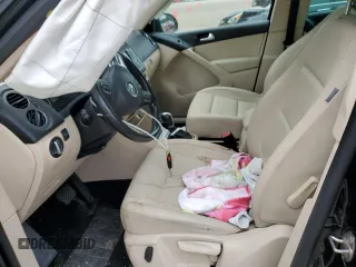2013 Volkswagen Tiguan SE z VIN WVGAV7AXXDW523728, wystawiony jako Copart lot #64116173 z przebiegiem 116 336 mil mil oraz Szkoda całkowita • Salvage title. Historia ofert i sprzedaży dostępna na DreamBid. Obrazek 7.