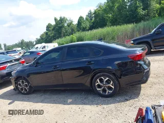 2019 Kia Forte LXS z VIN 3KPF24AD9KE131628, wystawiony jako IAAI lot #42657093 z przebiegiem 163 737 mil mil oraz . Historia ofert i sprzedaży dostępna na DreamBid. Obrazek 14.