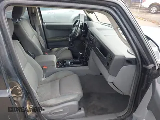 2006 Jeep Commander with VIN 1J8HH48K26C136493, listed as a IAAI auction lot 42283667 with Not provided miles and . Bid and sale history available at DreamBid. Image 5.