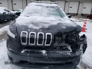 2018 Jeep Cherokee Latitude Plus with VIN 1C4PJLLB4JD503969, listed as a Copart auction lot 87588395 with 92,579 mi miles and Salvage Title. Bid and sale history available at carsss.com. Image 5.