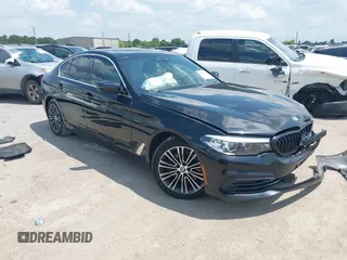 2019 BMW 5 Series 540i z VIN WBAJE5C58KWA98771, wystawiony jako IAAI lot #42365639 z przebiegiem 79 205 mil mil oraz . Historia ofert i sprzedaży dostępna na DreamBid. Obrazek 1.