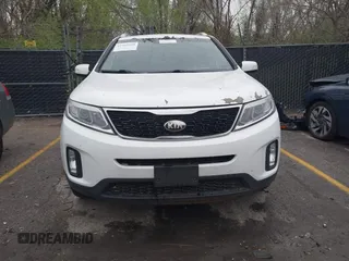 2014 Kia Sorento LX with VIN 5XYKT4A63EG432500, listed as a IAAI auction lot 41943050 with 161,612 mi miles. Bid and sale history available at carsss.com. Image 6.