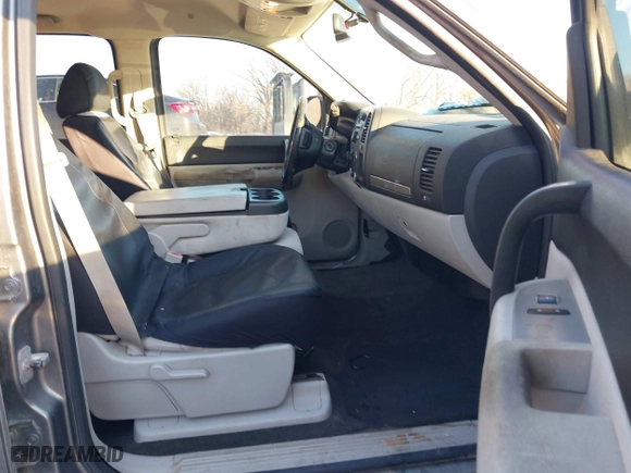2007 Chevrolet Silverado 1500 LTZ with VIN 2GCEK13M071566615, listed as a IAAI auction lot 41268461 with 179,539 mi miles. Bid and sale history available at carsss.com. Image 5.