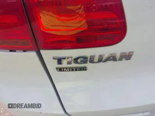 2017 Volkswagen Tiguan S z VIN WVGAV7AX2HK051022, wystawiony jako IAAI lot #42214161 z przebiegiem 87 914 mil mil oraz . Historia ofert i sprzedaży dostępna na DreamBid. Obrazek 3.