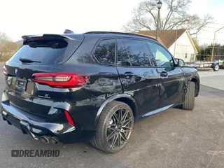 2021 BMW X5 M z VIN 5YMJU0C08M9E55307, wystawiony jako Copart lot #45422103 z przebiegiem 36 583 mil mil oraz . Historia ofert i sprzedaży dostępna na DreamBid. Obrazek 4.