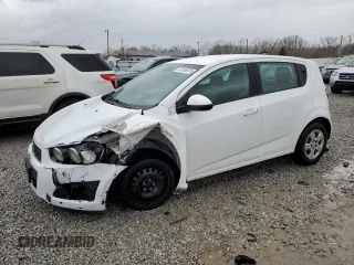 2015 Chevrolet Sonic LS z VIN 1G1JA6SH6F4184118, wystawiony jako Copart lot #47619875 z przebiegiem 112 773 mil mil oraz Nie do naprawy • Non repairable. Historia ofert i sprzedaży dostępna na DreamBid. Obrazek 1.