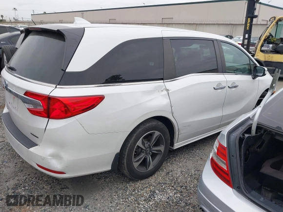 2020 Honda Odyssey Touring with VIN 5FNRL6H81LB028083, listed as a IAAI auction lot 42003810 with 71,536 mi miles and . Bid and sale history available at DreamBid. Image 4.