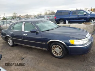 2001 Lincoln Town Car Signature with VIN 1LNHM82W61Y733577, listed as a IAAI auction lot 41899175 with 105,083 mi miles and . Bid and sale history available at DreamBid. Image 13.