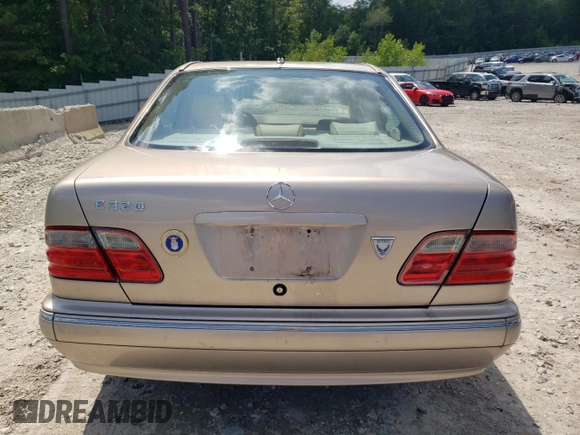 2001 Mercedes-Benz E 320 z VIN WDBJF65J71B372141, wystawiony jako Copart lot #61810695 z przebiegiem 211 131 mil mil oraz Czysty tytuł • Clean title. Historia ofert i sprzedaży dostępna na DreamBid. Obrazek 6.
