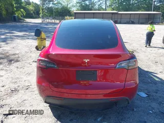 2024 Tesla Model Y z VIN 7SAYGDED2RA325538, wystawiony jako IAAI lot #42180492 z przebiegiem 8 738 mil mil oraz . Historia ofert i sprzedaży dostępna na DreamBid. Obrazek 16.