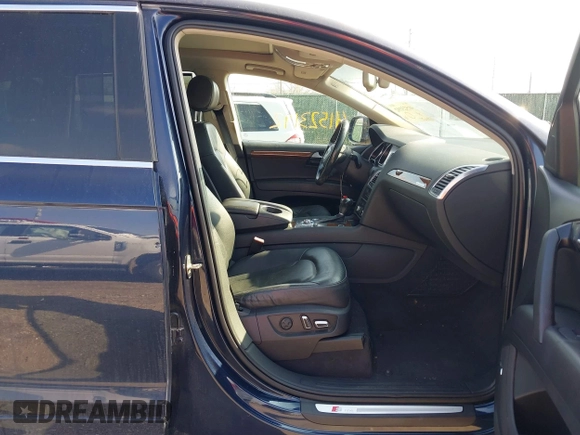 2014 Audi Q7 3.0T S line Prestige with VIN WA1DGAFE3ED010425, listed as a IAAI auction lot 41523192 with 172,671 mi miles. Bid and sale history available at carsss.com. Image 5.