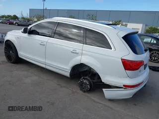 2015 Audi Q7 Premium Plus z VIN WA1LGAFE6FD028835, wystawiony jako IAAI lot #42358725 z przebiegiem 107 075 mil mil oraz . Historia ofert i sprzedaży dostępna na DreamBid. Obrazek 3.