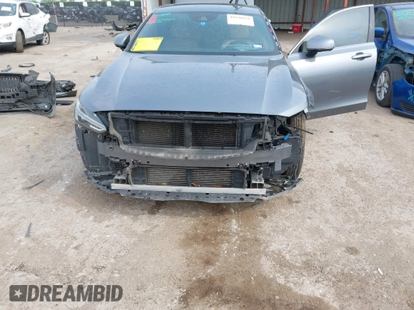 2018 Volvo S90 Momentum z VIN LVY982AK1JP025728, wystawiony jako IAAI lot #41930159 z przebiegiem 80 056 mil mil oraz . Historia ofert i sprzedaży dostępna na DreamBid. Obrazek 6.