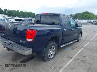 2007 Nissan Titan SE z VIN 1N6BA07B77N214250, wystawiony jako IAAI lot #42514141 z przebiegiem 184 576 mil mil oraz . Historia ofert i sprzedaży dostępna na DreamBid. Obrazek 4.