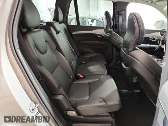 2025 Volvo XC90 Core z VIN YV4M12PJ9S1335325, wystawiony jako Copart lot #59616245 z przebiegiem 13 776 mil mil oraz Czysty tytuł • Clean title. Historia ofert i sprzedaży dostępna na DreamBid. Obrazek 11.
