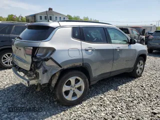 2020 Jeep Compass Latitude z VIN 3C4NJDBB3LT100870, wystawiony jako Copart lot #55840125 z przebiegiem 58 999 mil mil oraz Szkoda całkowita • Salvage title. Historia ofert i sprzedaży dostępna na DreamBid. Obrazek 3.