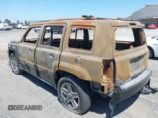 2010 Jeep Patriot Sport with VIN 1J4NF2GBXAD512702, listed as a IAAI auction lot 39616697 with Not Provided miles. Bid and sale history available at carsss.com. Image 3.