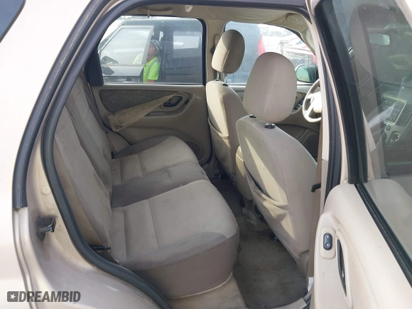 2007 Ford Escape XLT with VIN 1FMYU03157KB25095, listed as a IAAI auction lot 41501314 with 131,738 mi miles. Bid and sale history available at carsss.com. Image 8.