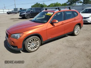 2014 BMW X1 xDrive28i z VIN WBAVL1C55EVR92783, wystawiony jako Copart lot #57389585 z przebiegiem 146 874 mil mil oraz Nie do naprawy. Historia ofert i sprzedaży dostępna na DreamBid. Obrazek 1.