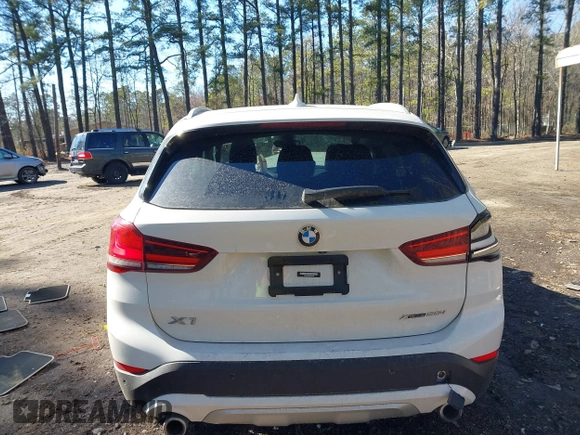 2022 BMW X1 xDrive28i z VIN WBXJG9C04N5V16794, wystawiony jako IAAI lot #41667535 z przebiegiem 55 747 mil mil oraz . Historia ofert i sprzedaży dostępna na DreamBid. Obrazek 16.