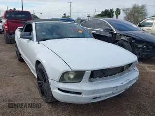 2007 Ford Mustang Deluxe with VIN 1ZVFT84N675266543, listed as a IAAI auction lot 41106799 with 132,127 mi miles and . Bid and sale history available at carsss.com. Image 1.
