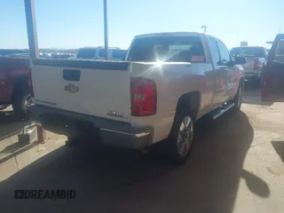 2010 Chevrolet Silverado 1500 LT with VIN 1GCSCSE02AZ299105, listed as a IAAI auction lot 41402009 with 201,673 mi miles and . Bid and sale history available at DreamBid. Image 4.