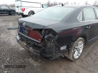 2017 Volkswagen Passat SE z VIN 1VWGT7A30HC031442, wystawiony jako IAAI lot #42008142 z przebiegiem 171 069 mil mil oraz . Historia ofert i sprzedaży dostępna na DreamBid. Obrazek 19.