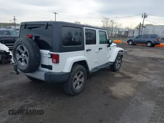2017 Jeep Wrangler Unlimited Sahara z VIN 1C4BJWEG2HL695672, wystawiony jako IAAI lot #42008396 z przebiegiem 56 028 mil mil oraz . Historia ofert i sprzedaży dostępna na DreamBid. Obrazek 4.