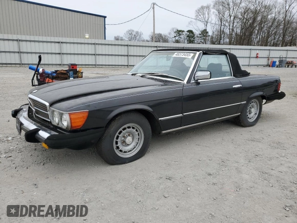 1985 Mercedes-Benz 380 z VIN WDBBA45C3FA030353, wystawiony jako Copart lot #48373455 z przebiegiem 97 471 mil mil oraz Nie do naprawy • Non repairable. Historia ofert i sprzedaży dostępna na DreamBid. Obrazek 1.