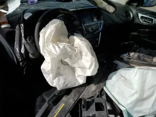 2018 Nissan Pathfinder SL z VIN 5N1DR2MM0JC636204, wystawiony jako Copart lot #55127915 z przebiegiem Nie podano mil oraz Szkoda całkowita • Salvage title. Historia ofert i sprzedaży dostępna na DreamBid. Obrazek 8.