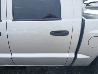 2007 Dodge Dakota SLT with VIN 1D7HE48KX7S122712, listed as a IAAI auction lot 41888864 with 114,384 mi miles and . Bid and sale history available at carsss.com. Image 19.