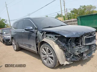 2021 Cadillac XT6 Premium Luxury z VIN 1GYKPDRS7MZ122673, wystawiony jako IAAI lot #42403477 z przebiegiem 105 114 mil mil oraz . Historia ofert i sprzedaży dostępna na DreamBid. Obrazek 1.