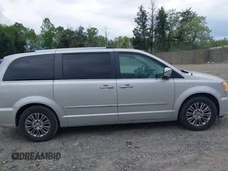 2011 Chrysler Town & Country Limited z VIN 2A4RR6DG9BR614281, wystawiony jako IAAI lot #42117737 z przebiegiem 191 656 mil mil oraz . Historia ofert i sprzedaży dostępna na DreamBid. Obrazek 13.
