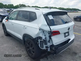 2024 Volkswagen Taos SE z VIN 3VVEX7B26RM128537, wystawiony jako IAAI lot #42344341 z przebiegiem 8 723 mil mil oraz . Historia ofert i sprzedaży dostępna na DreamBid. Obrazek 6.