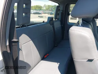 2015 Ford F-250 XLT z VIN 1FT7X2A6XFEB14897, wystawiony jako IAAI lot #42218738 z przebiegiem Nie podano mil oraz . Historia ofert i sprzedaży dostępna na DreamBid. Obrazek 8.
