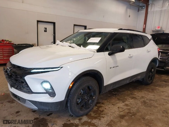 2024 Chevrolet Blazer LT with VIN 3GNKBCR48RS284128, listed as a IAAI auction lot 41542591 with 2,847 mi miles. Bid and sale history available at carsss.com. Image 2.