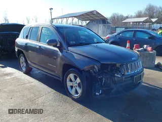 2015 Jeep Compass Latitude z VIN 1C4NJDEBXFD217691, wystawiony jako IAAI lot #41650350 z przebiegiem 68 366 mil mil oraz . Historia ofert i sprzedaży dostępna na DreamBid. Obrazek 1.