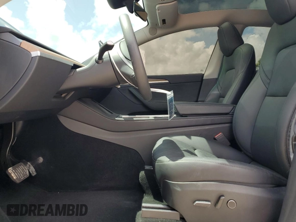 2024 Tesla Model Y Long Range with VIN 7SAYGDEE3RA253354, listed as a Copart auction lot 50524105 with 10,353 mi miles and Salvage Title. Bid and sale history available at DreamBid. Image 7.