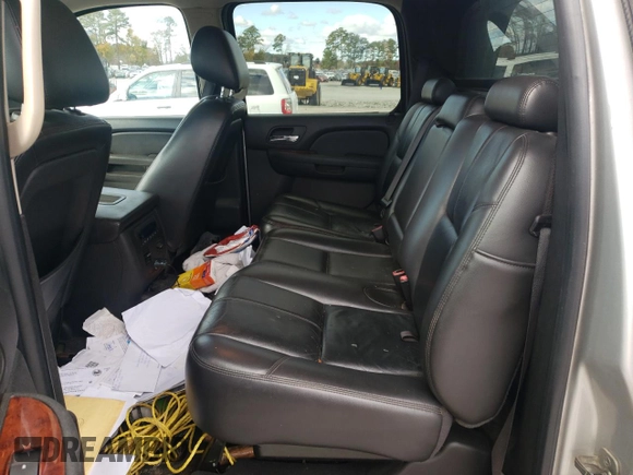 2010 Chevrolet Avalanche LT with VIN 3GNNCFE07AG243365, listed as a Copart auction lot 82130204 with 304,692 mi miles and Salvage Title. Bid and sale history available at carsss.com. Image 10.