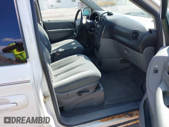 2005 Dodge Caravan SXT with VIN 2D4GP44L25R374602, listed as a IAAI auction lot 42180592 with 150,730 mi miles and . Bid and sale history available at carsss.com. Image 5.