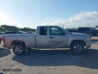 2008 Chevrolet Silverado 1500 LT w/1LT with VIN 2GCEC19JX81124243, listed as a IAAI auction lot 41568349 with 210,792 mi miles. Bid and sale history available at carsss.com. Image 13.