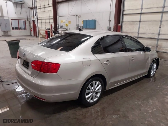 2014 Volkswagen Jetta Sedan SE with VIN 3VWD17AJ9EM241667, listed as a IAAI auction lot 41657090 with 114,641 mi miles. Bid and sale history available at carsss.com. Image 4.