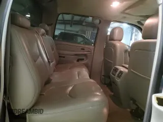 2005 Chevrolet Avalanche Z66 with VIN 3GNEC12Z05G110202, listed as a Copart auction lot 82638824 with 208,621 mi miles and Salvage Title. Bid and sale history available at carsss.com. Image 10.