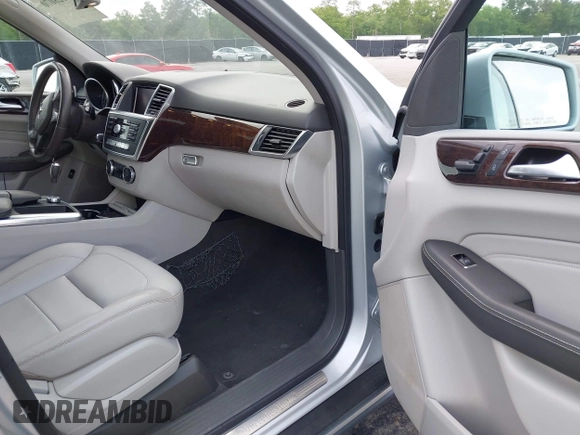 2012 Mercedes-Benz M ML 350 with VIN 4JGDA5HB5CA012821, listed as a IAAI auction lot 42128070 with 94,749 mi miles. Bid and sale history available at carsss.com. Image 5.