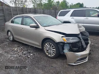 2015 Volkswagen Jetta SE with VIN 3VWD17AJ2FM349257, listed as a IAAI auction lot 42485685 with 161,114 mi miles and . Bid and sale history available at DreamBid. Image 1.