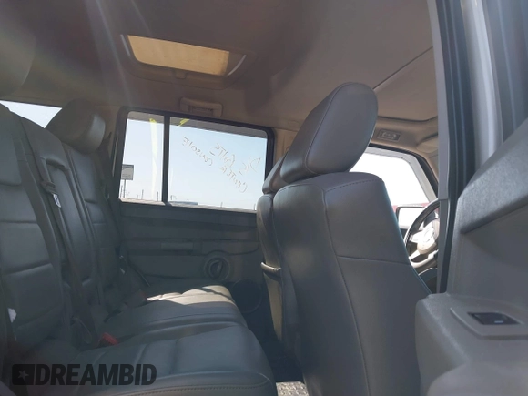 2006 Jeep Commander z VIN 1J8HG48N16C363512, wystawiony jako IAAI lot #41991213 z przebiegiem 205 757 mil mil oraz . Historia ofert i sprzedaży dostępna na DreamBid. Obrazek 8.