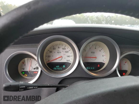 2005 Dodge Magnum R/T with VIN 2D4GZ582X5H579625, listed as a Copart auction lot 52695365 with 257,525 mi miles and Salvage Title. Bid and sale history available at DreamBid. Image 9.