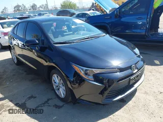 2025 Toyota Corolla LE z VIN 5YFB4MDE2SP276201, wystawiony jako IAAI lot #42221880 z przebiegiem 919 mil mil oraz . Historia ofert i sprzedaży dostępna na DreamBid. Obrazek 1.