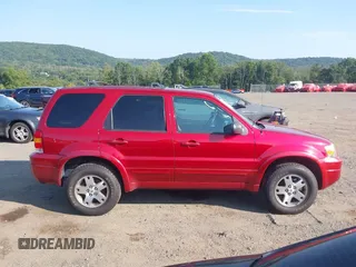 2005 Ford Escape Limited z VIN 1FMYU94185KB95271, wystawiony jako IAAI lot #40210446 z przebiegiem 71 038 mil mil oraz . Historia ofert i sprzedaży dostępna na DreamBid. Obrazek 13.