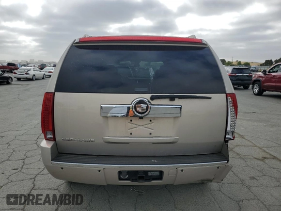 2008 Cadillac Escalade z VIN 1GYFK63878R205065, wystawiony jako Copart lot #56171965 z przebiegiem Nie podano mil oraz Szkoda całkowita • Salvage title. Historia ofert i sprzedaży dostępna na DreamBid. Obrazek 6.